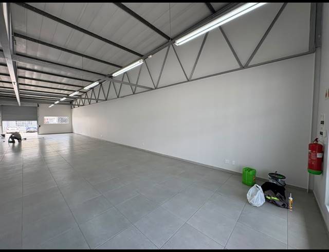 200M² RETAIL TO LET IN GANTS PLAZA